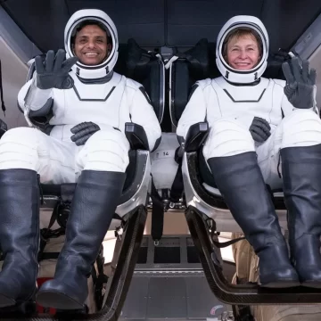 Astronaut Shubhanshu Shukla Leaves the Dragon Space Pod After Splashdown