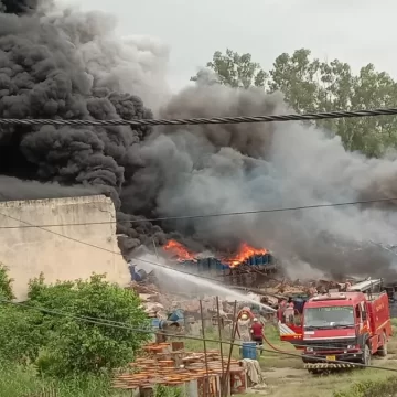 A large fire erupts at a chemical plant in Sabhapur, Delhi