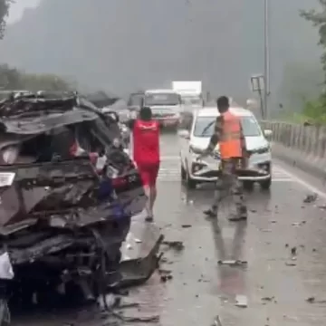 Mumbai-Pune Expressway: 16 Vehicles Collide In Downpour, 1 Dead