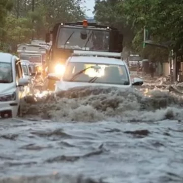 Heavy rainfall strikes Delhi & NCR; Waterlogging, Traffic Snarls add to woes