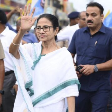 Kolkata: Mamata Banerjee leads a rally over the targeting of Bengali migrants