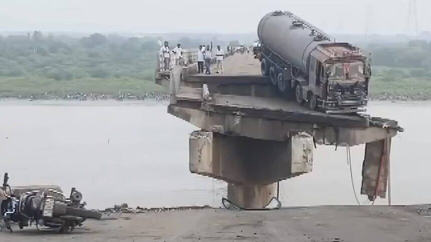 9 Dead reported as a bridge collapses in Gujarat, vehicles Plunge into river; PM has announced Ex-Gratia