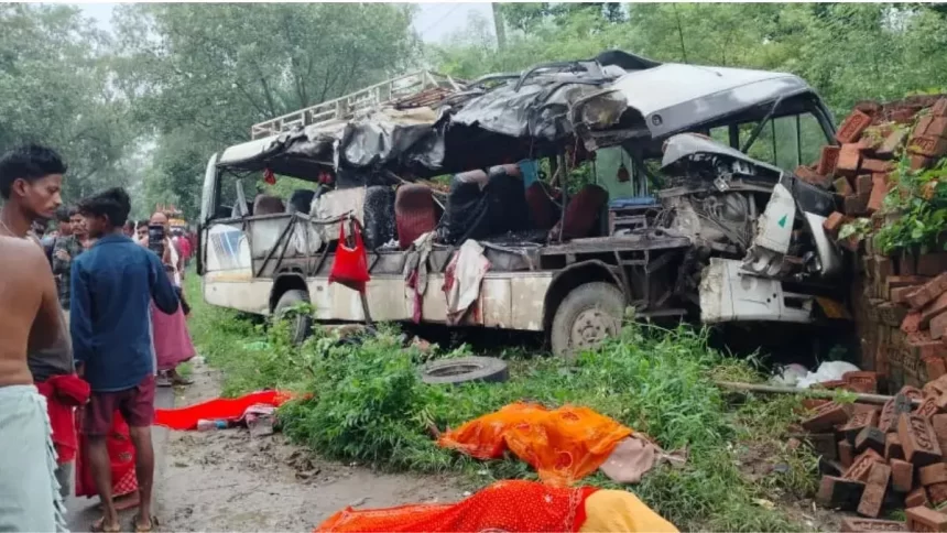 18 killed as bus transporting kanwariyas collided with a truck in Jharkhand