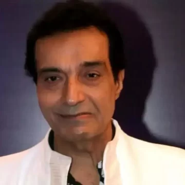 Producer Dheeraj Kumar has hospitalized due to pneumonia, In critical condition