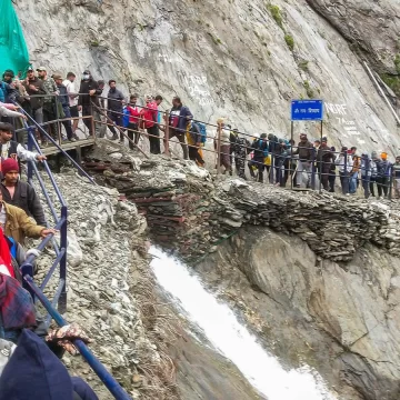 J&K: 6 Injured Following Collision of Amarnath Yatra Buses in Ramban, Rescue Operations Underway