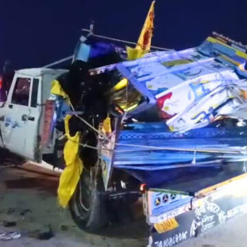 11 People lost their lives when a truck crashed into a container in Dausa, Rajasthan