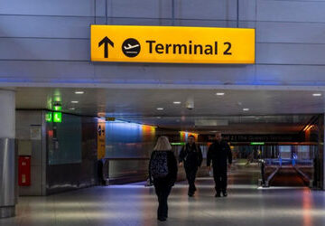 uk-air-traffic-glitch-triggers-mass-disruptions,-over-100-flights-cancelled