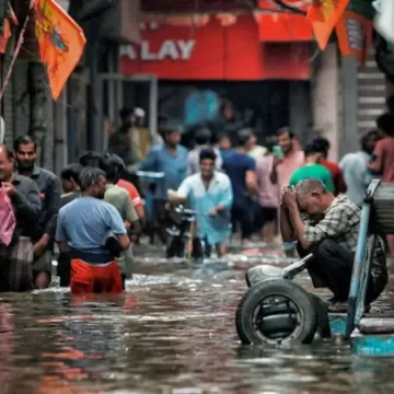 Heavy Rain Hits Delhi-NCR as IMD Issues Red Alert for Next 3 Hours