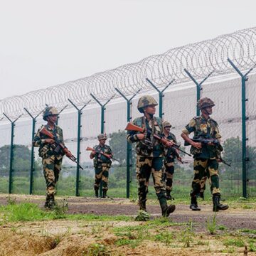 West Bengal: BSF has detained a Bangladeshi national was trying to cross the border illegally