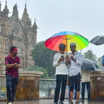 Mumbai Braces for Heavy Rain as IMD Issues Yellow Alert for City and Surrounding Areas
