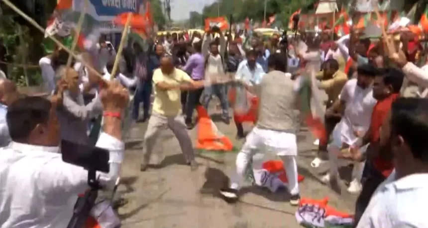 BJP and Congress Workers Clash in Patna Over Abuses Directed at PM Modi