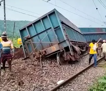 Indian Railways cancels several trains after two goods trains derail in Jharkhand
