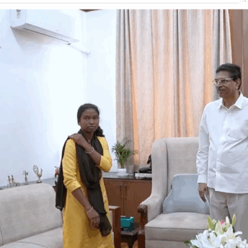 Odisha Governor Felicitates Tribal Girl Champa Raspeda for Cracking NEET