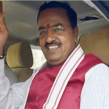 UP Deputy CM Keshav Maurya Stresses Teamwork, Cleanliness, and Grievance Redressal During Bahraich Visit