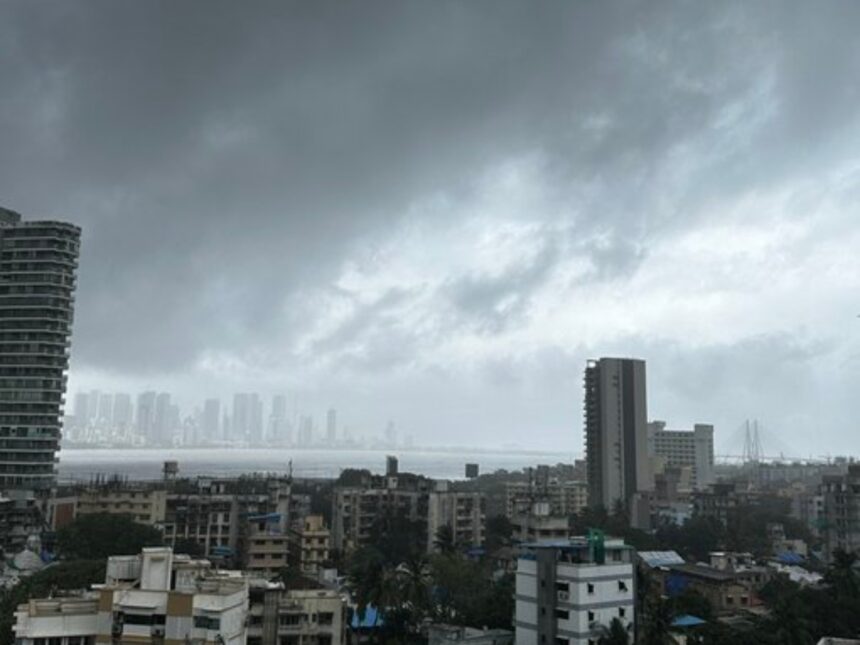 Mumbai Braces for Ganpati Visarjan Amid IMD Yellow Alert and Heavy Rain Forecast